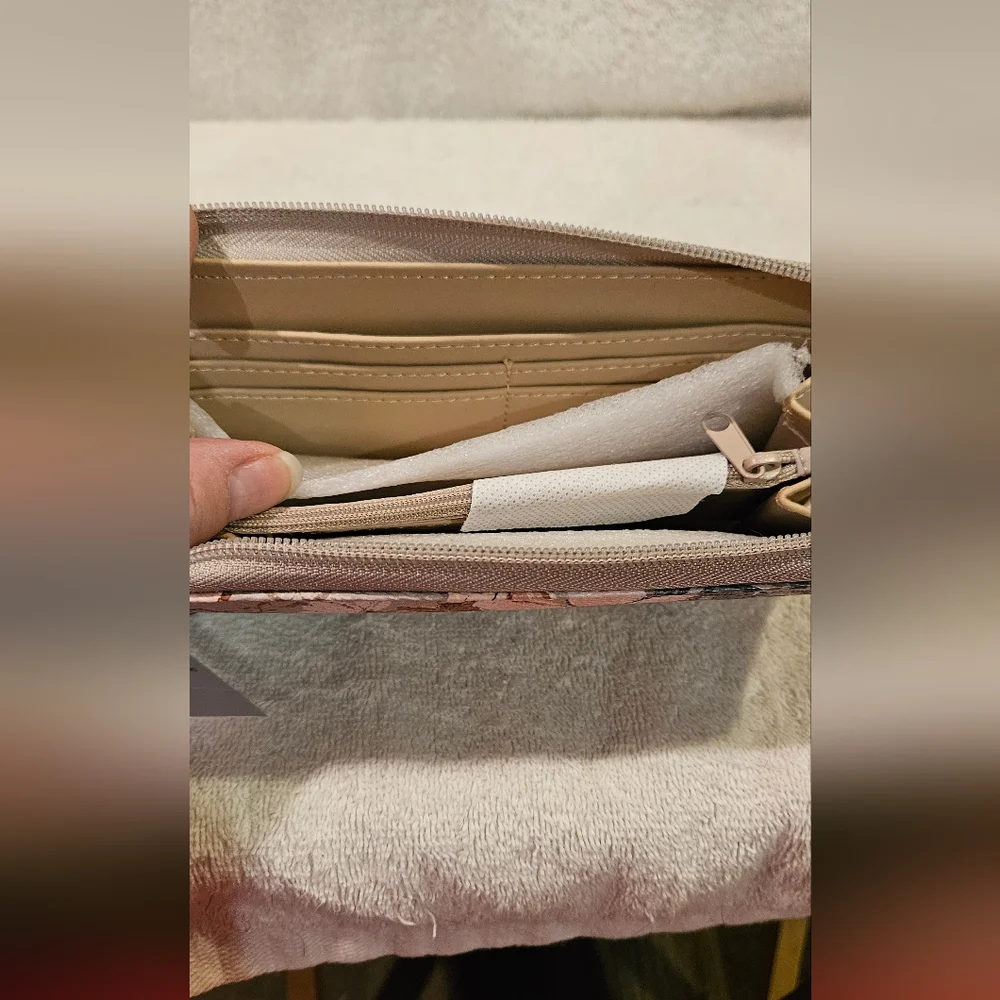 NINE WEST WALLET - Picture 3 of 4